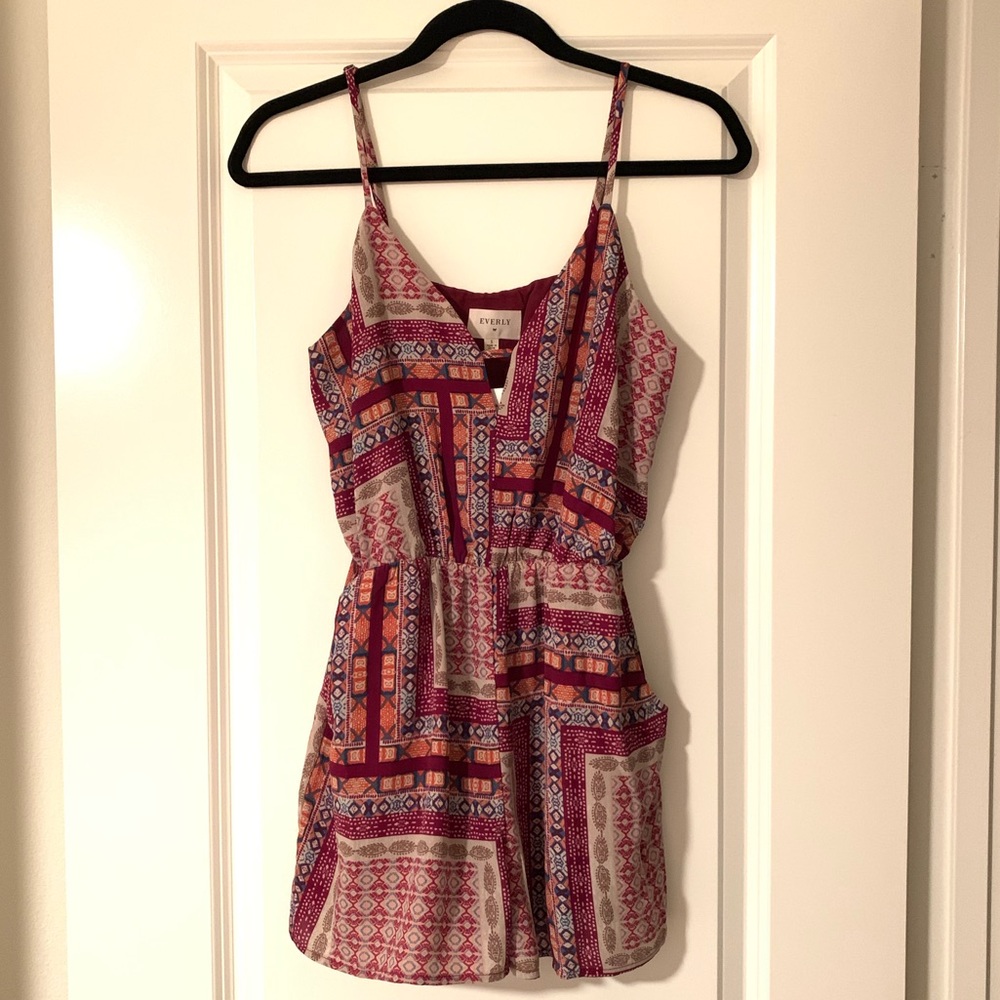 NWT Everly scarf print sleeveless romper
